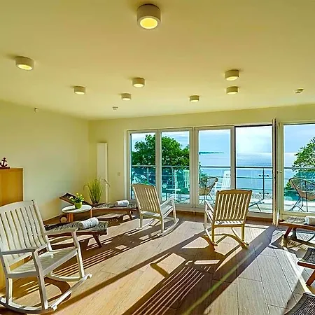 Beachside 4*